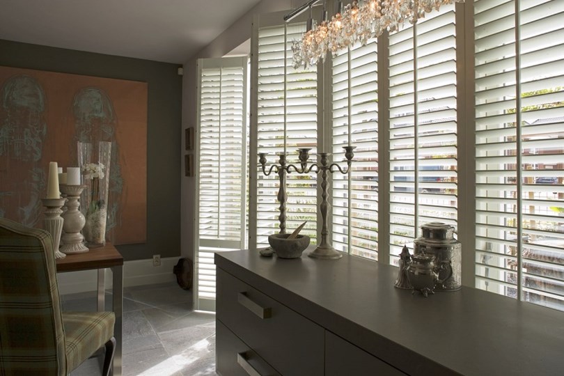 jasno_shutters_wit_woonkamer_breed_raam